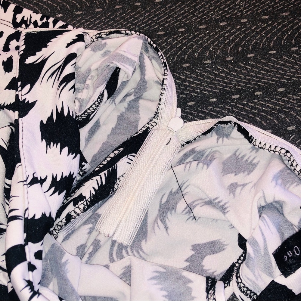 CHAPTER ONE/ HALTER TOP - Picture 3 of 4